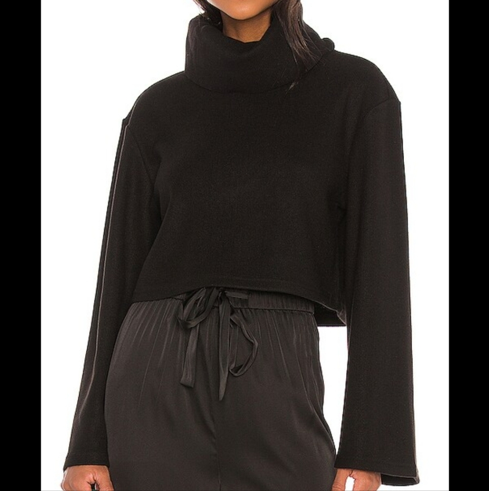 Lacademie Clara flare sleeve tuetleneck crop black sweater